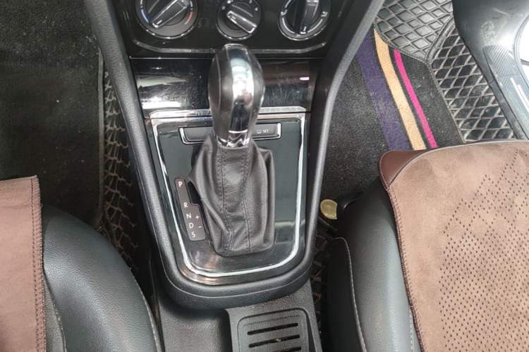 Used Volkswagen Bora 2018 1.5L Automatic Comfort Model Gear Lever
