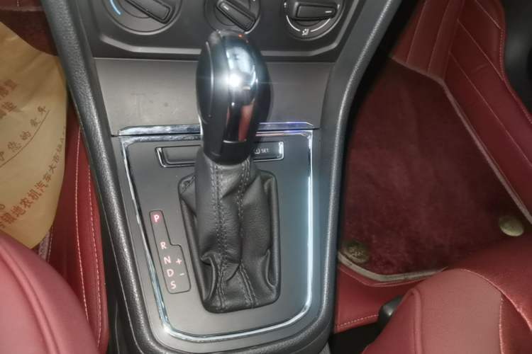 Used Volkswagen Bora 2018 1.5L Automatic Fashion Model Gear Lever