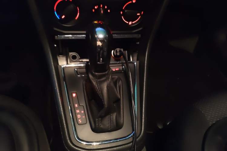 Used Volkswagen Bora 2018 1.5L Automatic Fashion Model Gear Lever