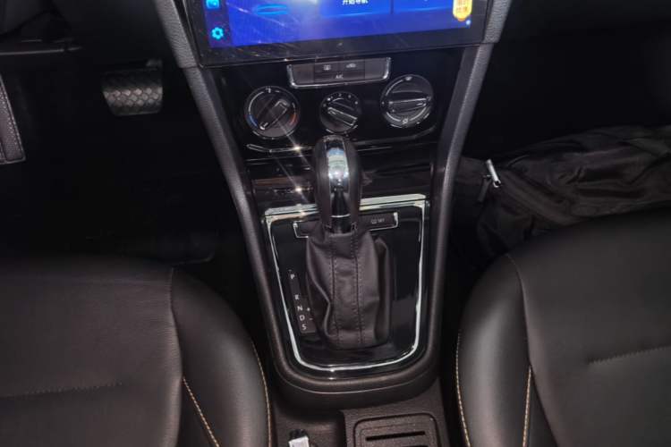 Used Volkswagen Bora 2018 1.5L Automatic Comfort Model Gear Lever