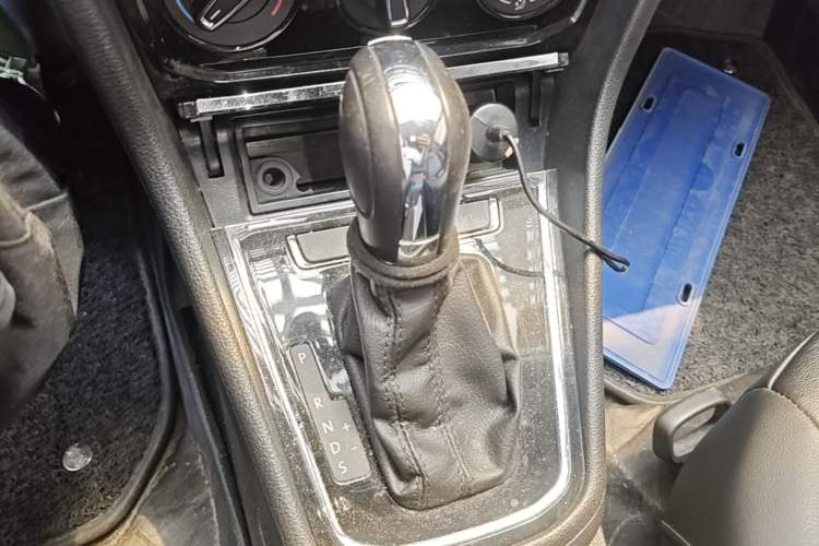 Used Volkswagen Bora 2018 1.5L Automatic Comfort Model Gear Lever