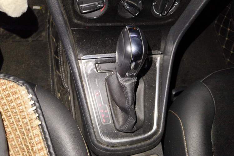 Used Volkswagen Bora 2018 1.5L Automatic Comfort Model Gear Lever