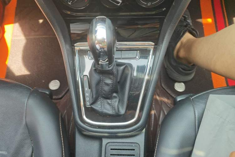 Used Volkswagen Bora 2018 1.5L Automatic Comfort Model Gear Lever