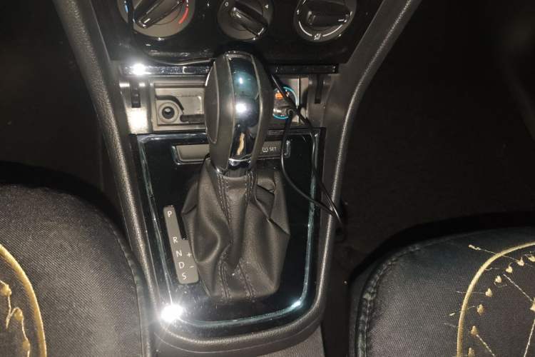 Used Volkswagen Bora 2018 1.5L Automatic Comfort Model Gear Lever