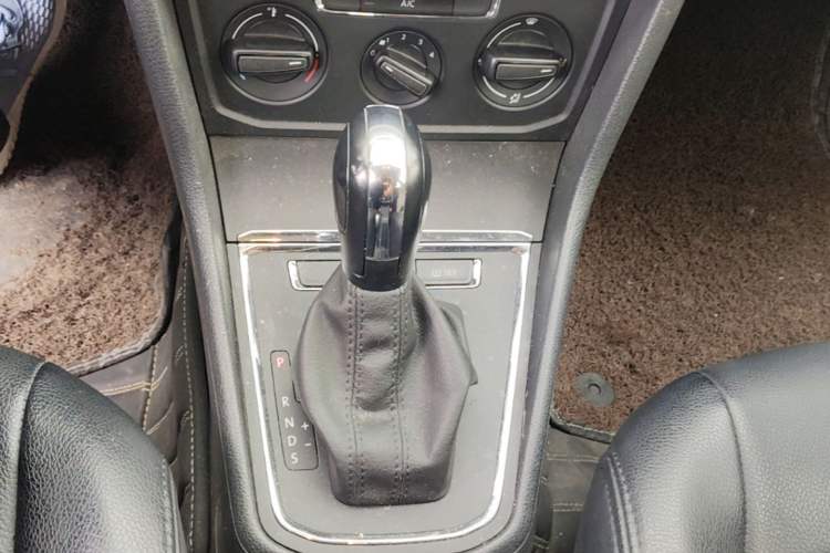 Used Volkswagen Bora 2018 1.5L Automatic Fashion Model Gear Lever