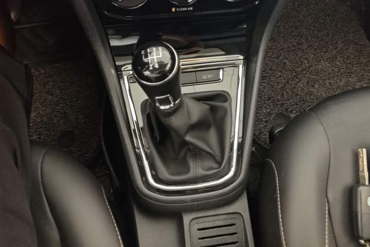Used Volkswagen Bora 2018 1.5L Manual Comfort Model Gear Lever