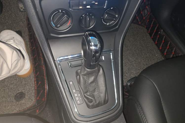 Used Volkswagen Bora 2018 1.5L Automatic Fashion Model Gear Lever