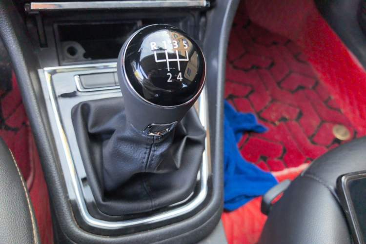 Used Volkswagen Bora 2018 1.5L Manual Comfort Model Gear Lever