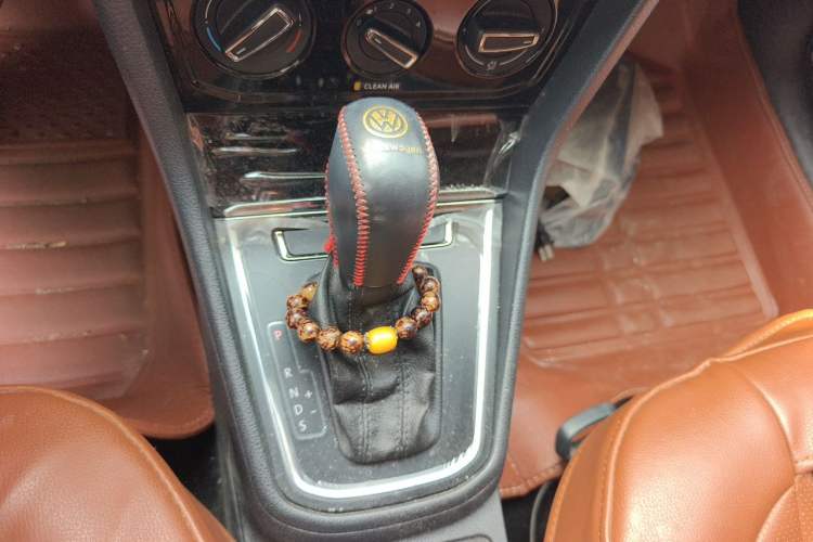 Used Volkswagen Bora 2018 1.5L Automatic Comfort Model Gear Lever