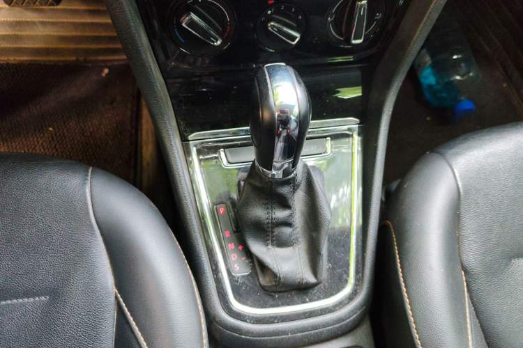 Used Volkswagen Bora 2018 1.5L Automatic Comfort Model Gear Lever