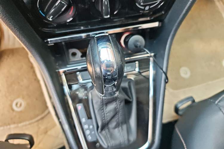 Used Volkswagen Bora 2018 1.5L Automatic Comfort Model Gear Lever