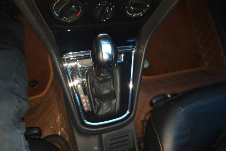 Used Volkswagen Bora 2018 1.5L Automatic Comfort Model Gear Lever
