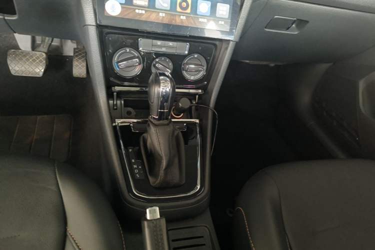 Used Volkswagen Bora 2018 1.5L Automatic Comfort Model Gear Lever