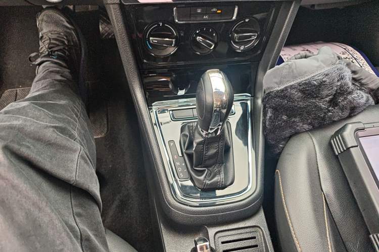 Used Volkswagen Bora 2018 1.5L Automatic Comfort Model Gear Lever
