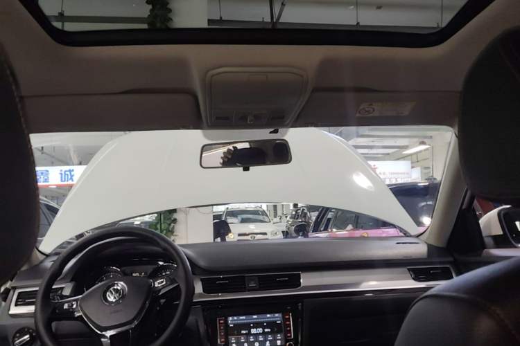 Used Volkswagen Bora 2018 1.5L Automatic Comfort Model Headliner