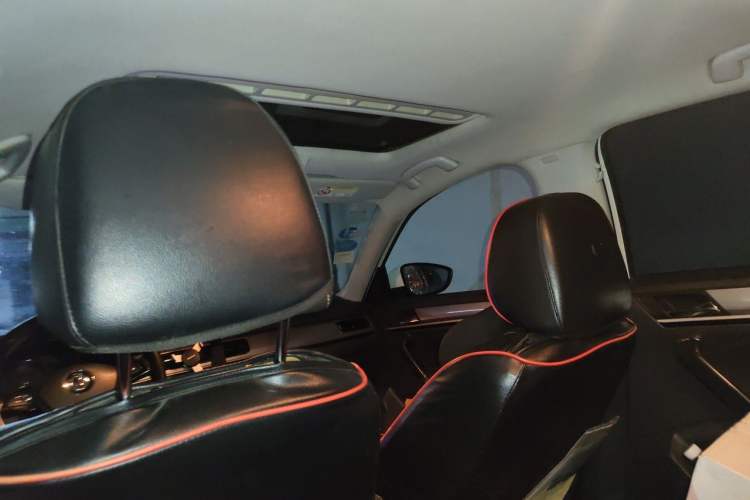 Used Volkswagen Bora 2018 1.5L Automatic Comfort Model Headliner