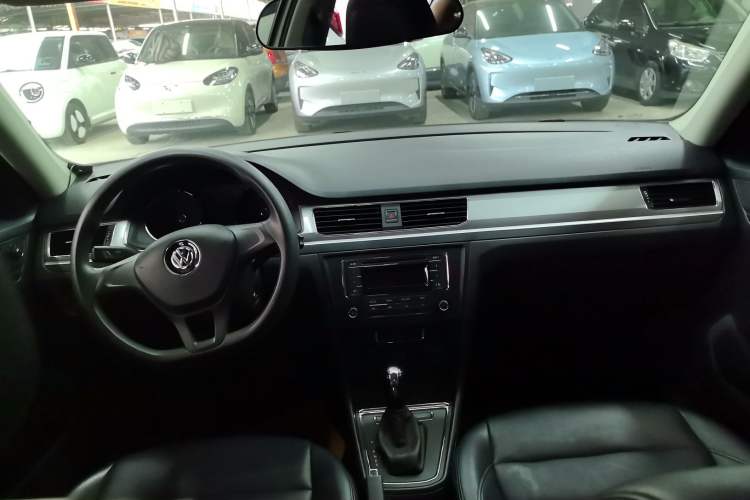 Used Volkswagen Bora 2018 1.5L Automatic Fashion Model Interior 1