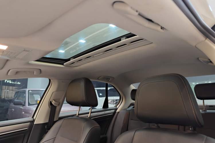 Used Volkswagen Bora 2018 1.5L Automatic Comfort Model Interior 12