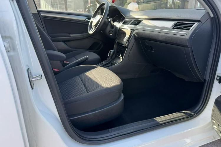 Used Volkswagen Bora 2018 1.5L Automatic Fashion Model Interior 2