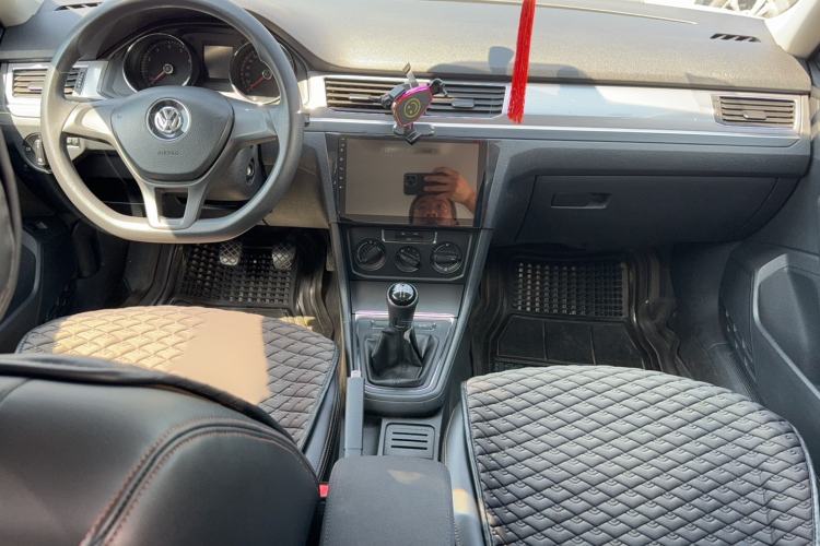 Used Volkswagen Bora 2018 1.5L Manual Fashion Model Interior 2