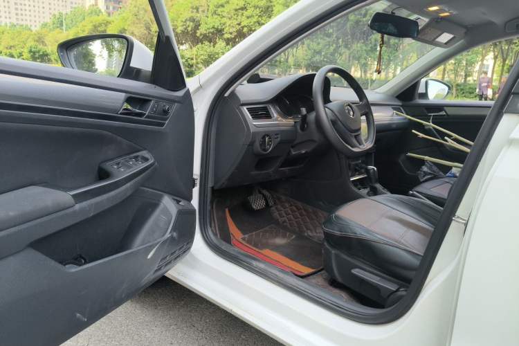 Used Volkswagen Bora 2018 1.5L Automatic Fashion Model Interior 3