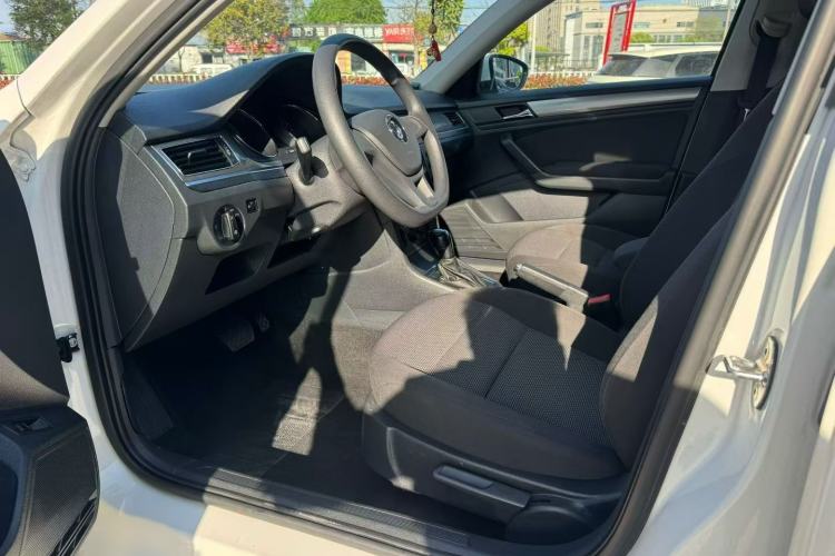 Used Volkswagen Bora 2018 1.5L Automatic Fashion Model Interior 4