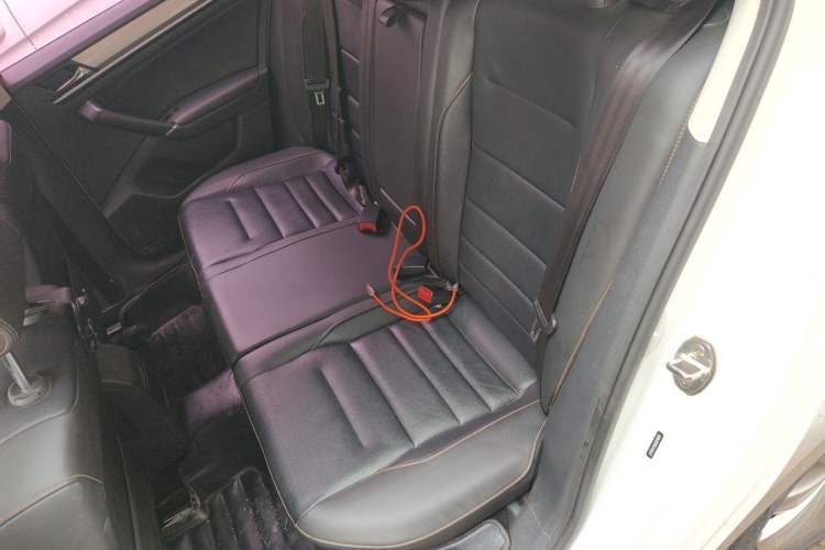 Used Volkswagen Bora 2018 1.5L Manual Comfort Model Interior 4