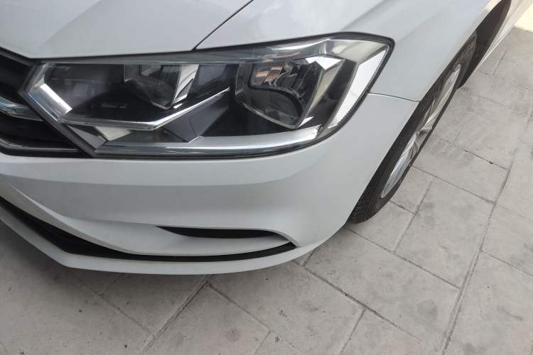 Used Volkswagen Bora 2018 1.5L Automatic Fashion Model Left Front Headlight