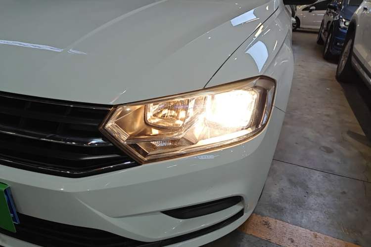 Used Volkswagen Bora 2018 1.5L Automatic Fashion Model Left Front Headlight
