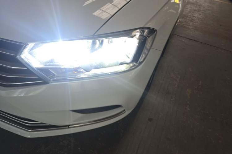 Used Volkswagen Bora 2018 1.5L Automatic Fashion Model Left Front Headlight