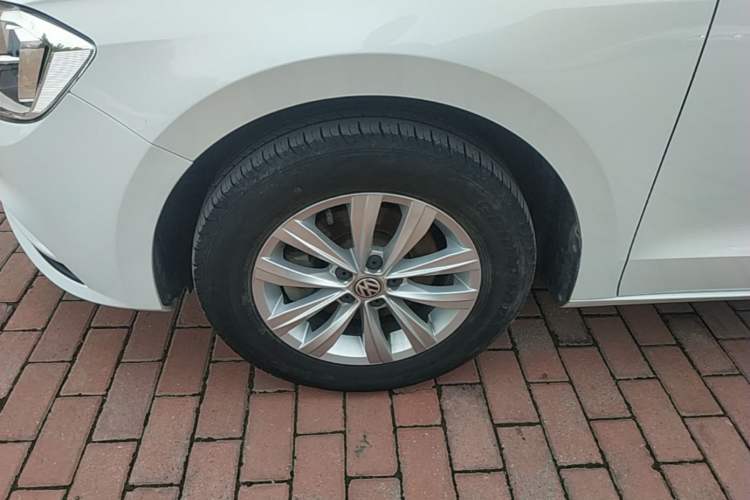 Used Volkswagen Bora 2018 1.5L Automatic Fashion Model Left Front Wheel Hub