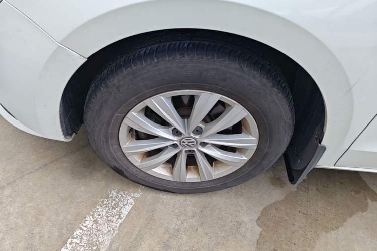 Used Volkswagen Bora 2018 1.5L Automatic Fashion Model Left Front Wheel Hub