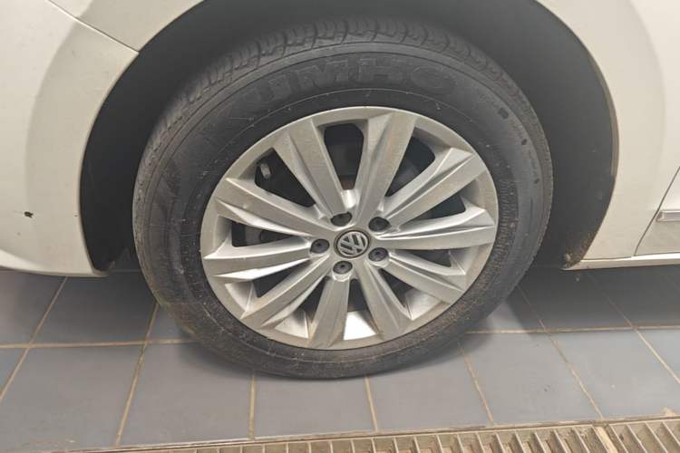 Used Volkswagen Bora 2018 1.5L Automatic Comfort Model Left Front Wheel Hub