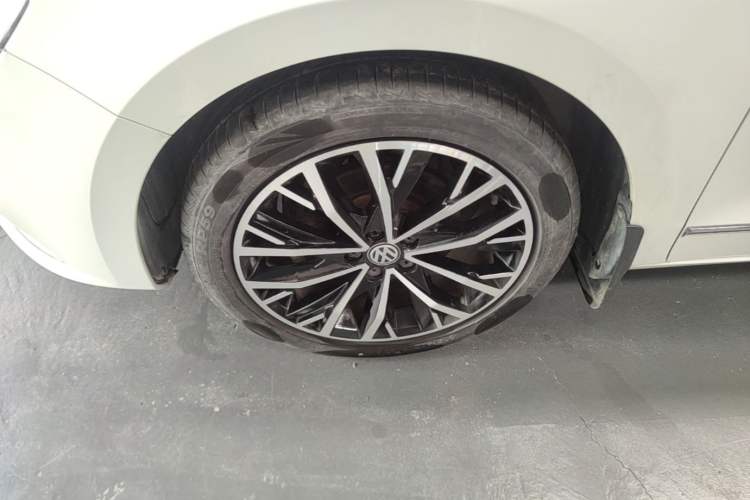 Used Volkswagen Bora 2018 1.5L Automatic Comfort Model Left Front Wheel Hub