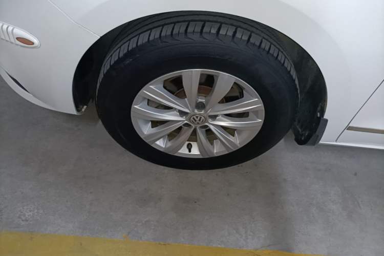 Used Volkswagen Bora 2018 1.5L Automatic Fashion Model Left Front Wheel Hub