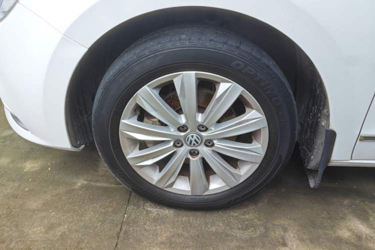 Used Volkswagen Bora 2018 1.5L Automatic Comfort Model Left Front Wheel Hub