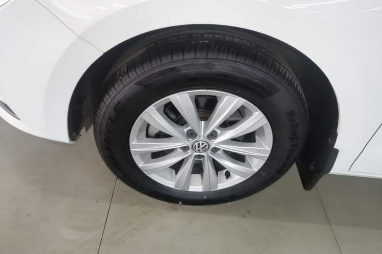 Used Volkswagen Bora 2018 1.5L Automatic Fashion Model Left Front Wheel Hub