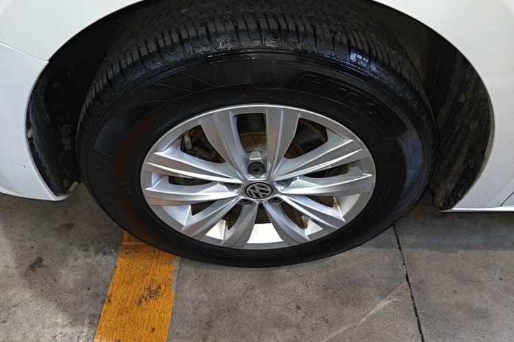 Used Volkswagen Bora 2018 1.5L Automatic Fashion Model Left Front Wheel Hub