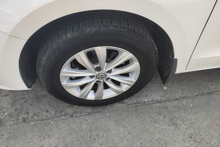 Used Volkswagen Bora 2018 1.5L Automatic Fashion Model Left Front Wheel Hub