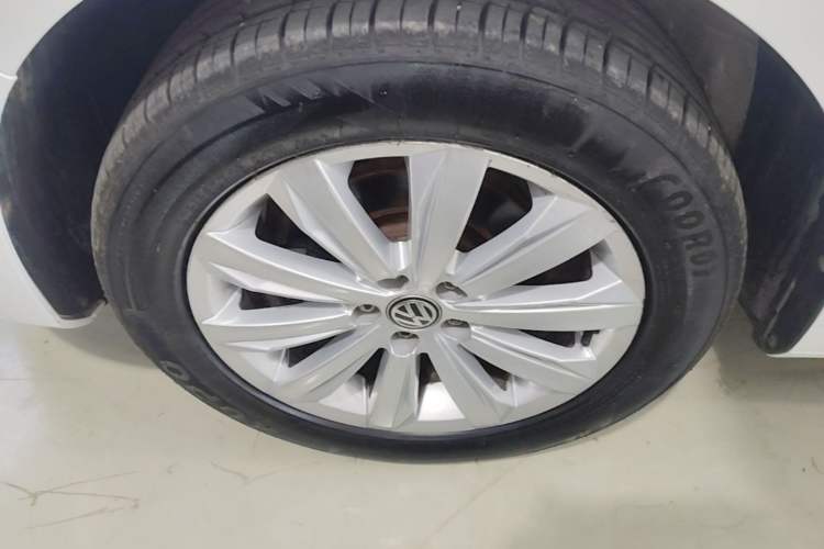 Used Volkswagen Bora 2018 1.5L Automatic Comfort Model Left Front Wheel Hub