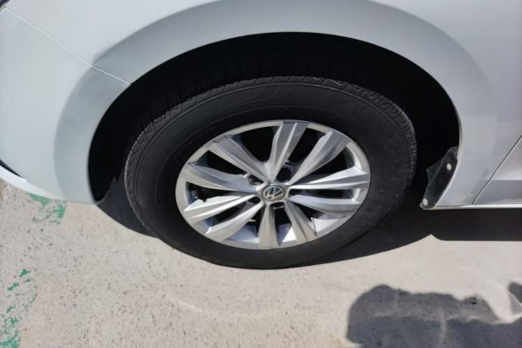 Used Volkswagen Bora 2018 1.5L Automatic Fashion Model Left Front Wheel Hub