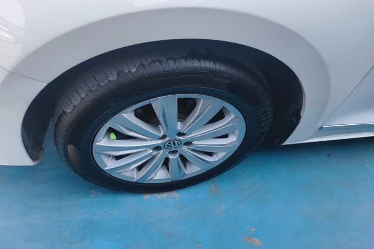 Used Volkswagen Bora 2018 1.5L Automatic Comfort Model Left Front Wheel Hub