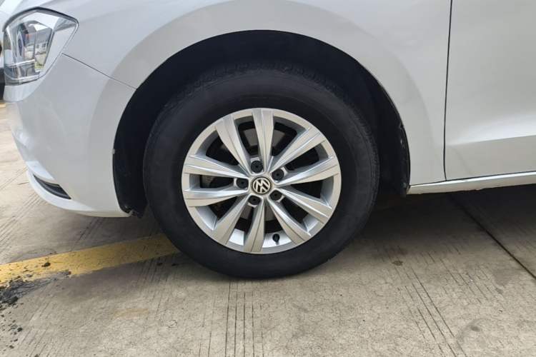 Used Volkswagen Bora 2018 1.5L Automatic Fashion Model Left Front Wheel Hub