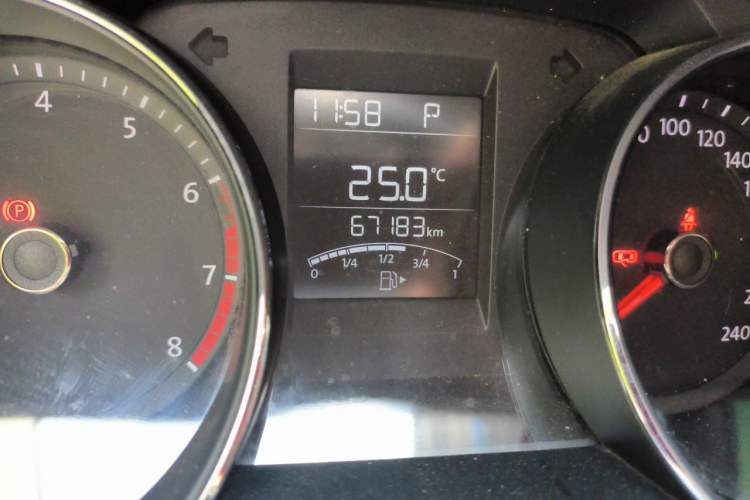 Used Volkswagen Bora 2018 1.5L Automatic Fashion Model Odometer Close Up
