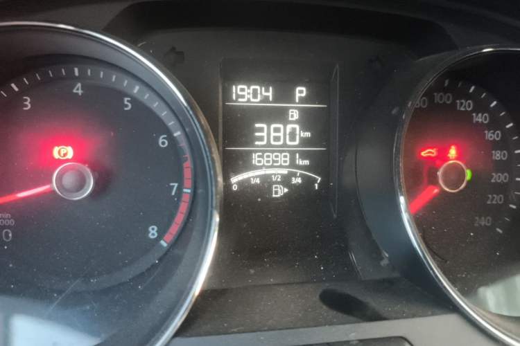 Used Volkswagen Bora 2018 1.5L Automatic Fashion Model Odometer Close Up