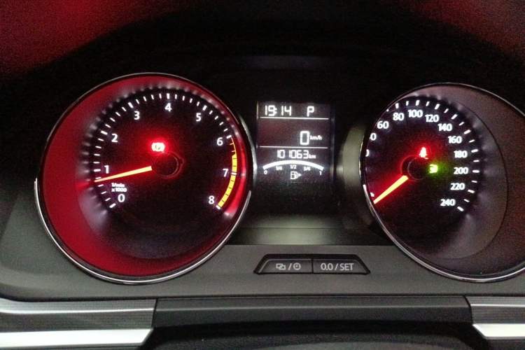 Used Volkswagen Bora 2018 1.5L Automatic Fashion Model Odometer Close Up