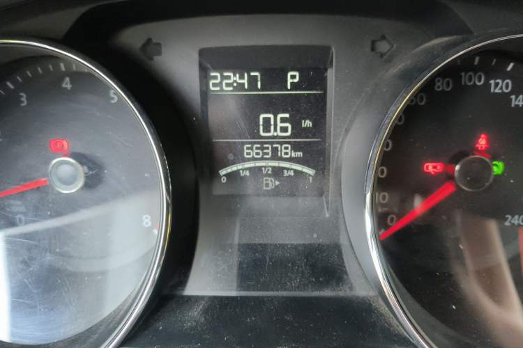 Used Volkswagen Bora 2018 1.5L Automatic Fashion Model Odometer Close Up