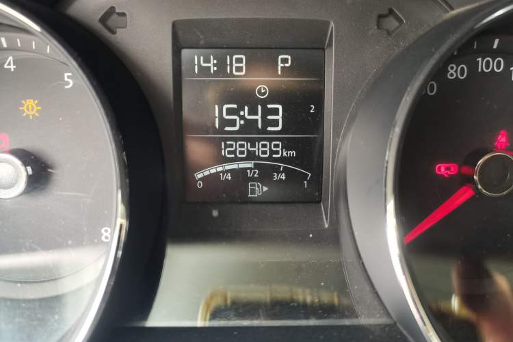 Used Volkswagen Bora 2018 1.5L Automatic Fashion Model Odometer Close Up