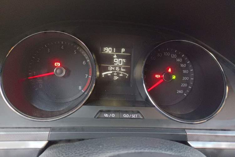 Used Volkswagen Bora 2018 1.5L Automatic Fashion Model Odometer Close Up