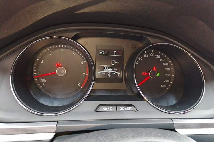 Used Volkswagen Bora 2018 1.5L Automatic Fashion Model Odometer Close Up